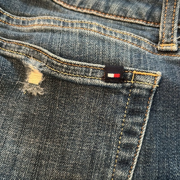 Tommy Hilfiger size 4 Boyfriend style jeans. Denim, Y2K, classic, relaxe… - Picture 6 of 6